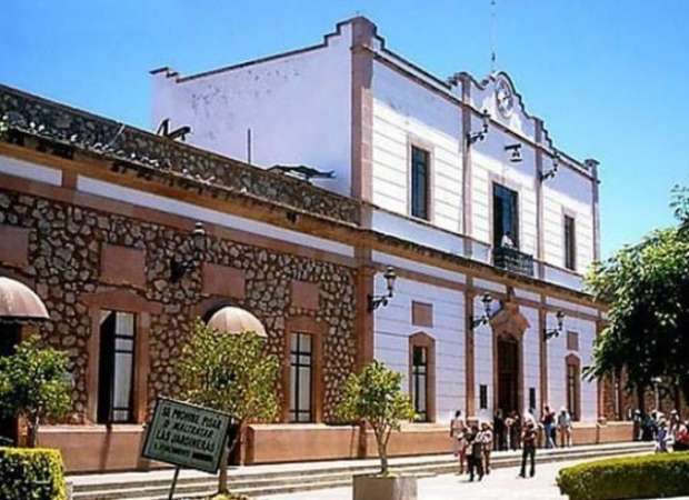 Se manifiestan habitantes en Zitácuaro, Michoacán; denuncian elecciones amañadas 