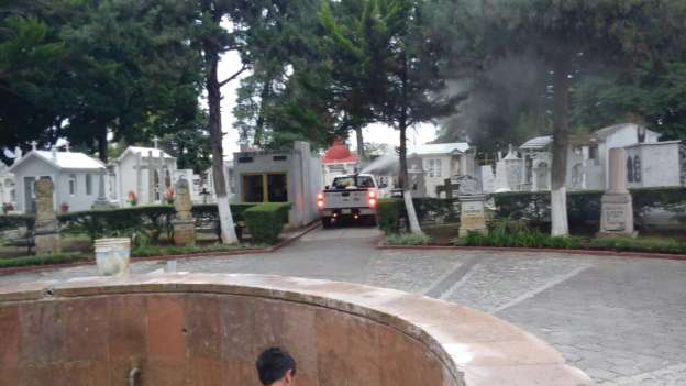 Acondicionan panteón de Morelia y alrededores para el Día de Muertos - Foto 1 