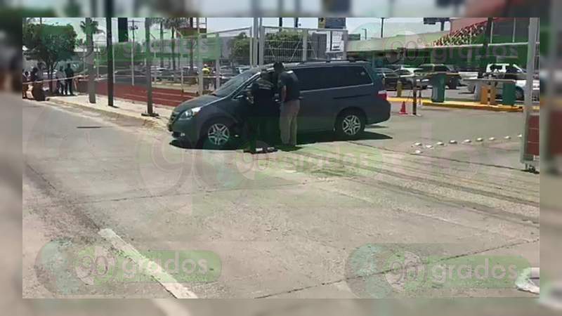 Asesinan a un hombre fuera de una plaza comercial en Celaya, Guanajuato - Foto 0 