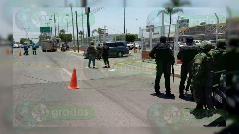 Asesinan a un hombre fuera de una plaza comercial en Celaya, Guanajuato - Foto 1 
