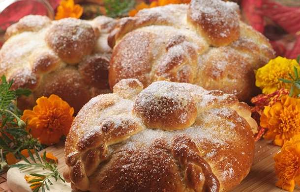 Historia del pan de muerto, una leyenda de azúcar y sangre 