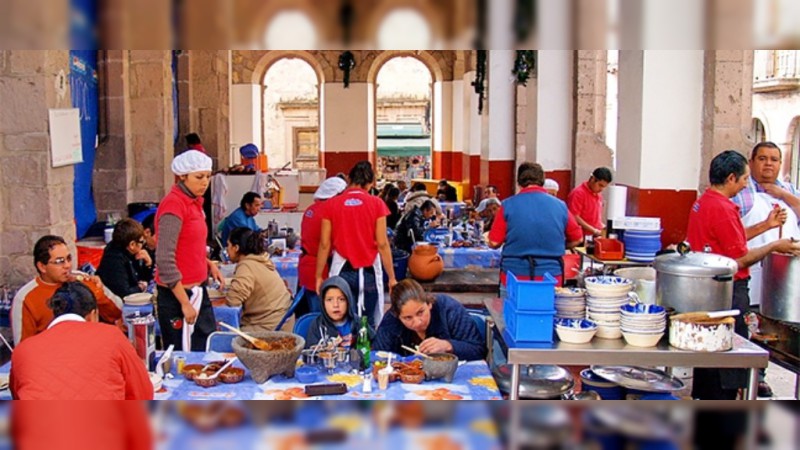 Destinan turistas y visitantes 30% de su presupuesto vacacional, a alimentación - Foto 0 