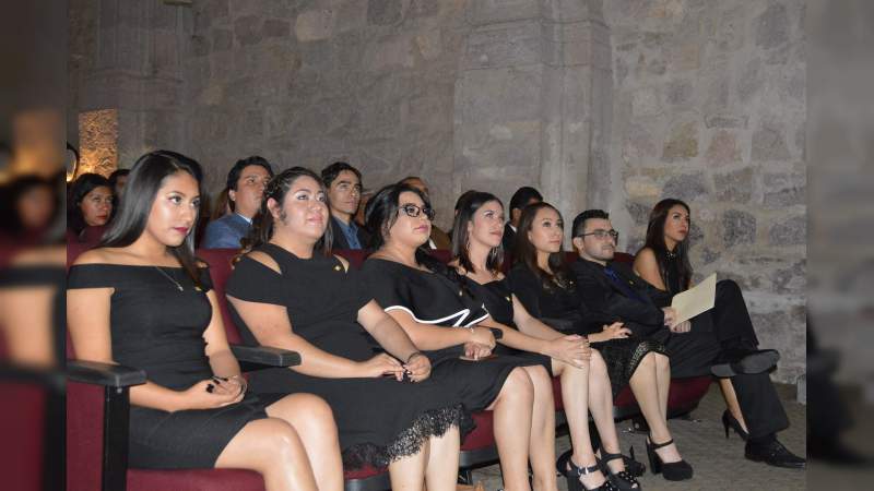  Egresa la primera generación de comunicadores en la UMSNH 