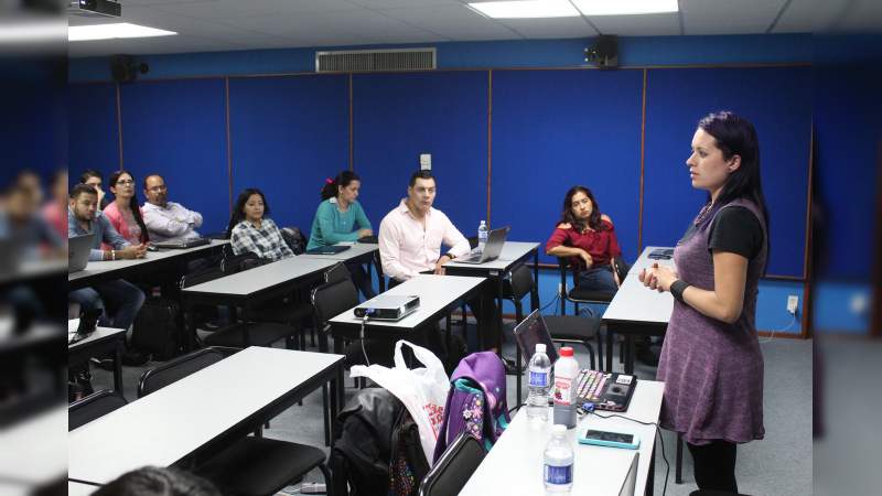 Capacitan a docentes del Bachillerato Nicolaita en el uso de herramientas digitales 