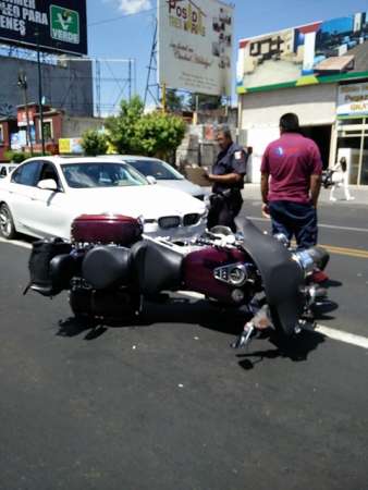 Choque entre vehículo y motocicleta deja un herido, en Morelia - Foto 0 
