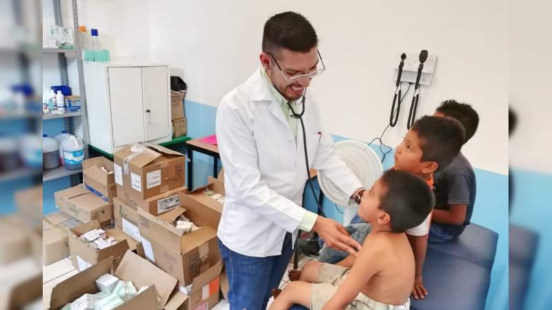 Entregan SSM y Sipinna, medicamentos en albergue para jornaleros de Yurécuaro - Foto 0 