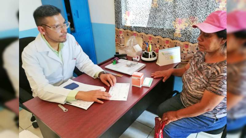 Entregan SSM y Sipinna, medicamentos en albergue para jornaleros de Yurécuaro - Foto 1 