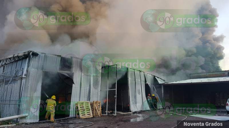 Se incendia bodega de Megacable en Zamora, Michoacán - Foto 2 