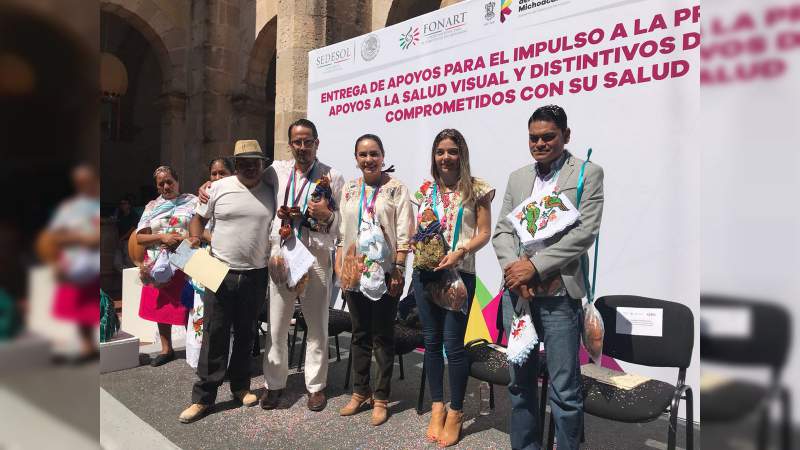Entregan IAM y Fonart apoyos para impulsar la producción artesanal michoacana   