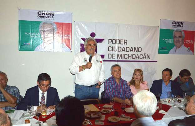 Se reúne Chon Orihuela con integrantes de la organización Poder Ciudadano 
