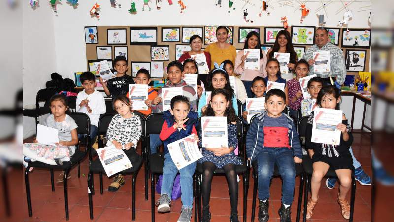 Clausuran Taller “Estrategias con Papel”  