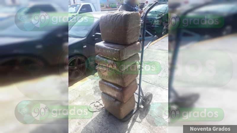 Detienen a dos con 50 kilos de mota en un diablito en Tepito, en la Ciudad de México  - Foto 1 