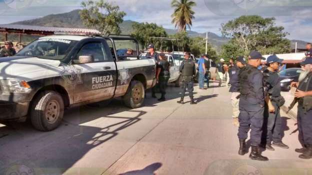 Localizan cuerpos calcinados al interior de vehículo, en Aguililla, Michoacán - Foto 1 