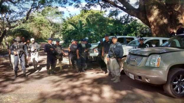 Localizan cuerpos calcinados al interior de vehículo, en Aguililla, Michoacán - Foto 2 