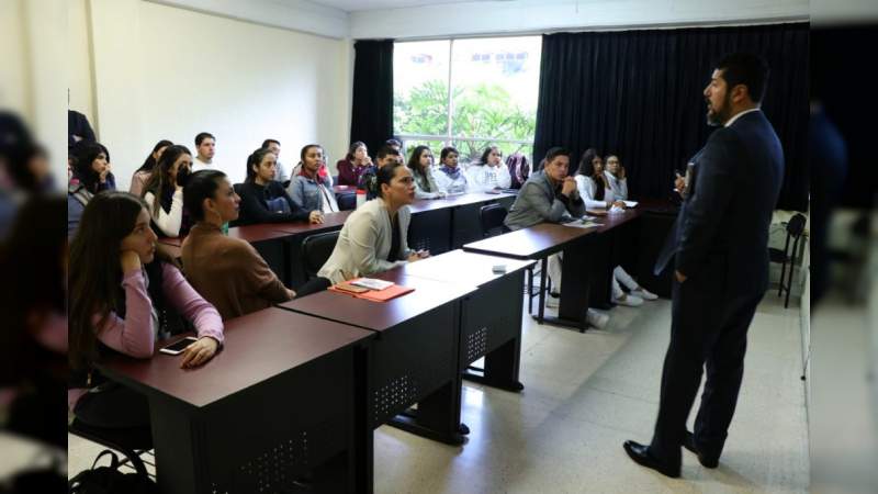 Alumnos de la UVAQ reciben charla sobre prevención de adicciones  - Foto 0 