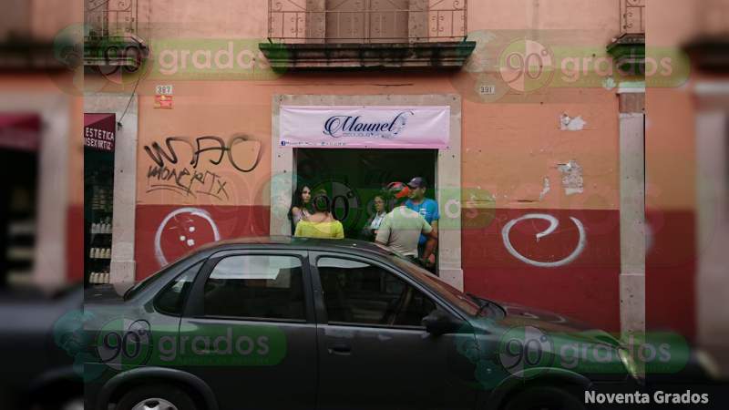 Asaltan negocio en pleno Centro de Morelia, Michoacán