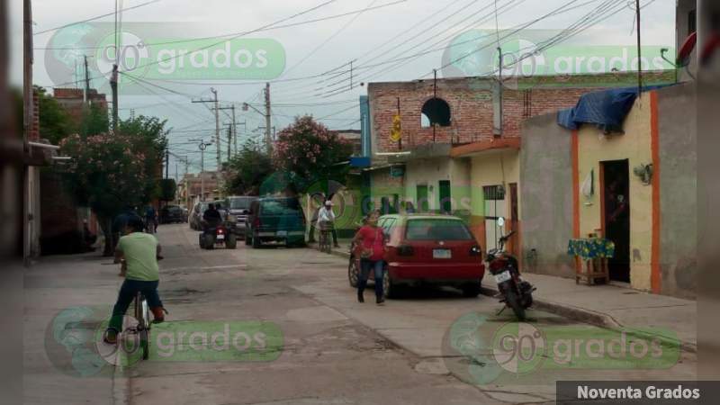 Lo hieren a balazos tras meterse a su casa en Juventino Rosas, Guanajuato - Foto 0 