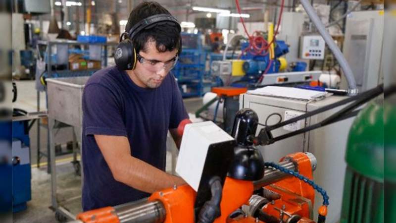 En junio creció 2.9 por ciento el empleo en el sector manufacturero: INEGI 