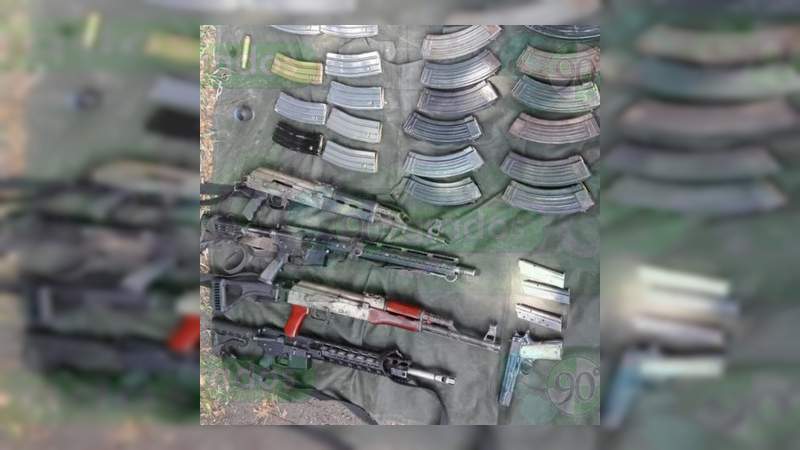 Aseguran narcolaboratorio, rifles de asalto y detienen a tres personas en Michoacán - Foto 0 