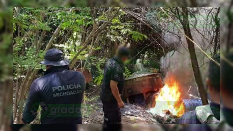 Aseguran narcolaboratorio, rifles de asalto y detienen a tres personas en Michoacán - Foto 4 