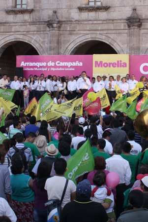 Encabezan Silvano Aureoles masivo evento en el Centro Histórico de Morelia (Fotogalería) - Foto 10 