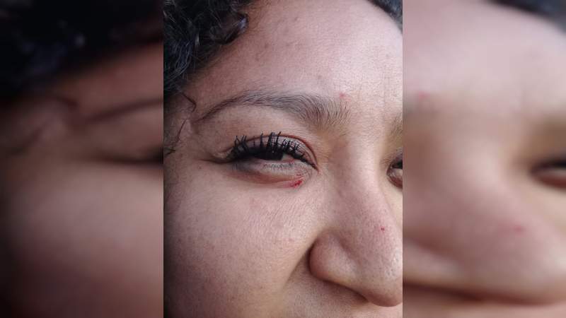 Entre golpes y gritos padres de familia se enfrentan en una escuela de Morelia - Foto 1 