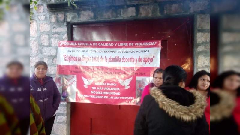 Entre golpes y gritos padres de familia se enfrentan en una escuela de Morelia - Foto 2 