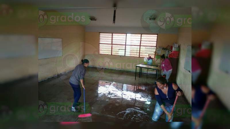Secretaría de Educación atiene escuela primaria afectada por lluvias en Morelia - Foto 2 