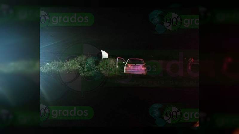 Mueren tres personas en choque y volcadura en Juventino Rosas, Guanajuato - Foto 1 