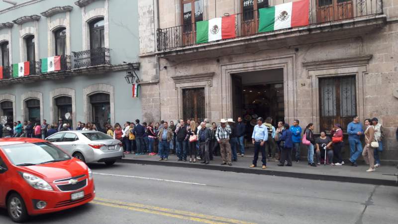 CNTE se manifesta en el Congreso del Estado de Michoacán 