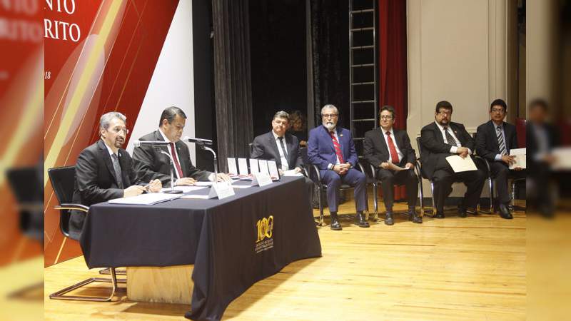 Guía y autoridad moral, los docentes distinguidos por la Casa de Hidalgo - Foto 0 