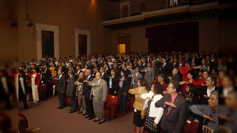 Guía y autoridad moral, los docentes distinguidos por la Casa de Hidalgo - Foto 1 