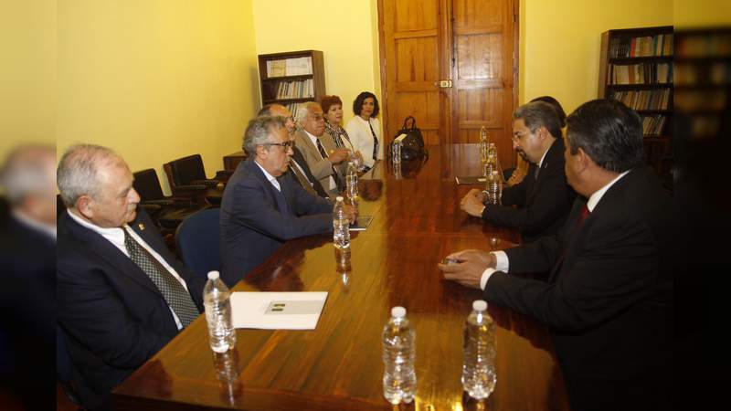 Guía y autoridad moral, los docentes distinguidos por la Casa de Hidalgo - Foto 2 