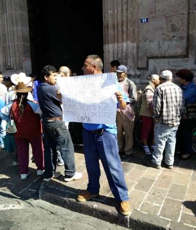 Se manifiestan integrantes de la UNTA en la capital michoacana - Foto 1 