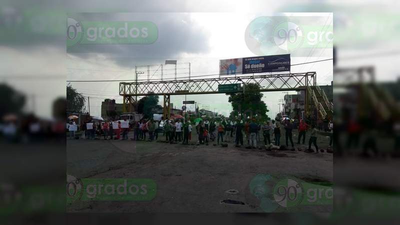 Morelia: Manifestantes bloquean la salida a Quiroga - Foto 1 