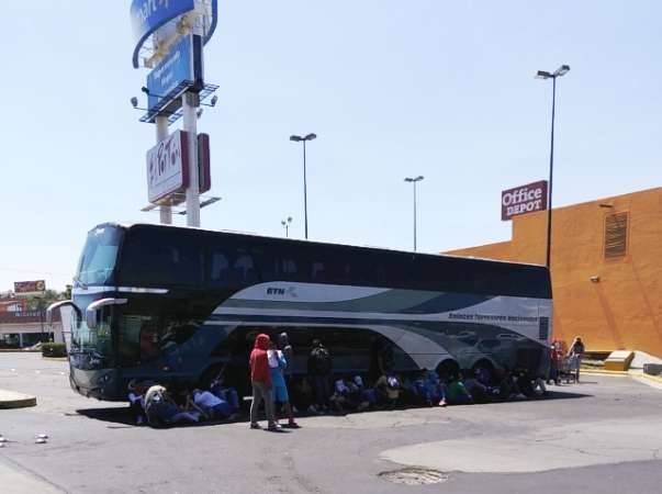 Normalistas bloquean centros comerciales en Morelia; exigen absolución - Foto 2 
