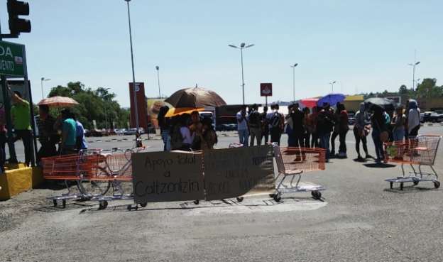 Normalistas bloquean centros comerciales en Morelia; exigen absolución - Foto 3 