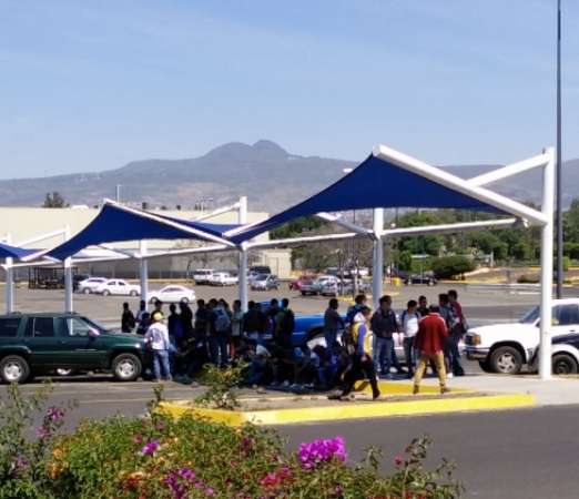 Normalistas bloquean centros comerciales en Morelia; exigen absolución - Foto 4 