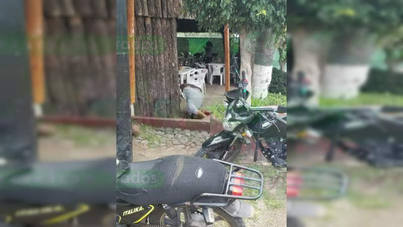 Asesinan a un hombre dentro de un restaurante en Jiquilpan, Michoacán 