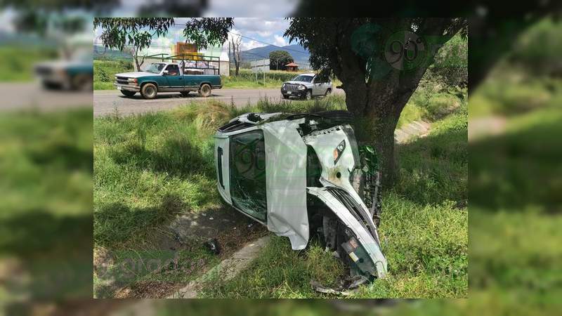 Volcadura de camioneta en la carretera Morelia – Pátzcuaro deja un lesionado 
