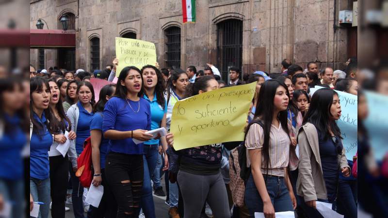 Por suficiencia presupuestaria a la Educación Superior, marchan 20 mil nicolaitas en el centro de Morelia - Foto 0 