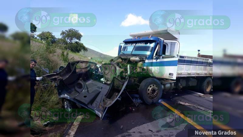 Choque en la carretera Zamora - Jiquilpan deja cuatro policías muertos 