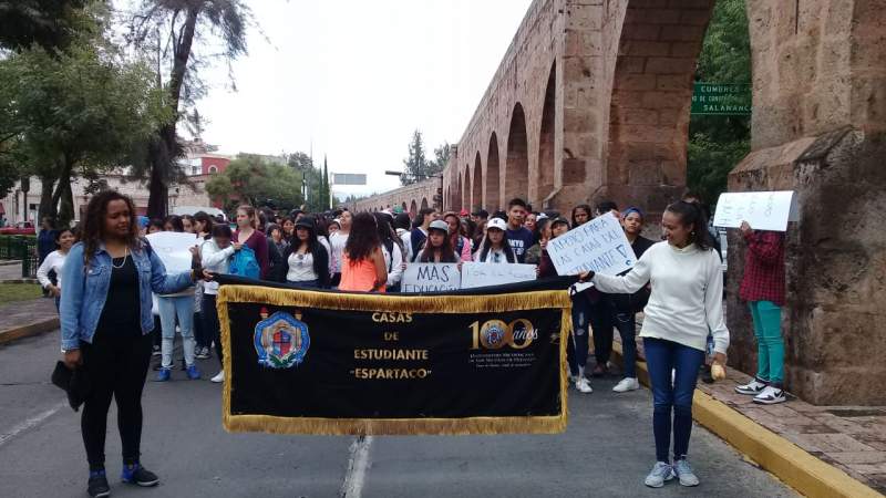 Casas del estudiante “Espartaco” marcha por la UMSNH - Foto 0 