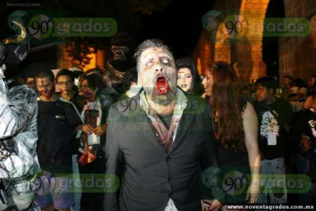 Desfilan zombies por calles de Morelia - Foto 0 