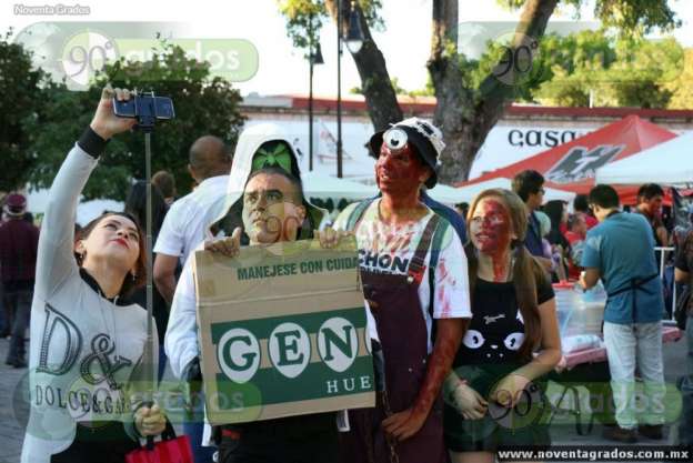 Desfilan zombies por calles de Morelia - Foto 1 