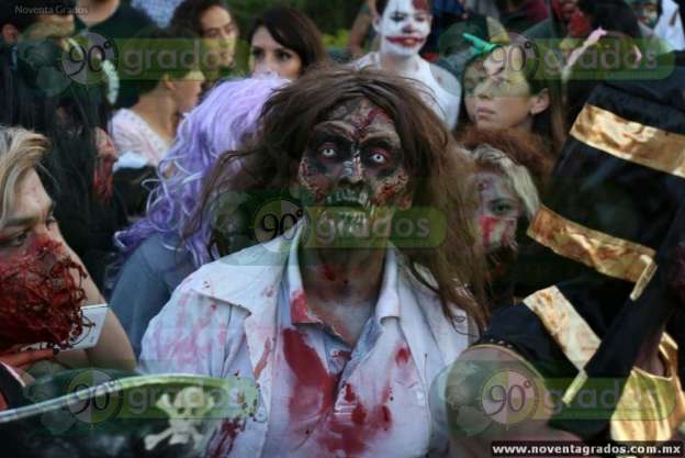 Desfilan zombies por calles de Morelia - Foto 2 