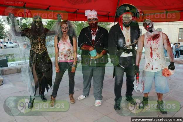 Desfilan zombies por calles de Morelia - Foto 3 