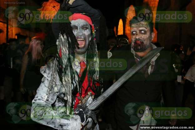 Desfilan zombies por calles de Morelia - Foto 4 