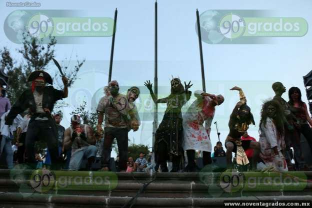 Desfilan zombies por calles de Morelia - Foto 7 