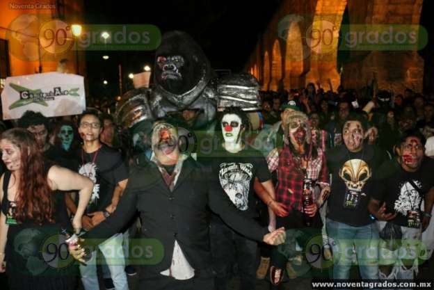 Desfilan zombies por calles de Morelia - Foto 8 